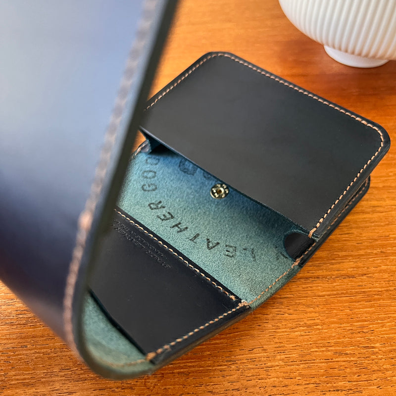 CARGO CLUTCH + NAVY